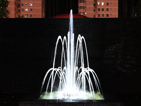 昆明市第一人民医院北市区甘美国际医院大门口景观喷泉